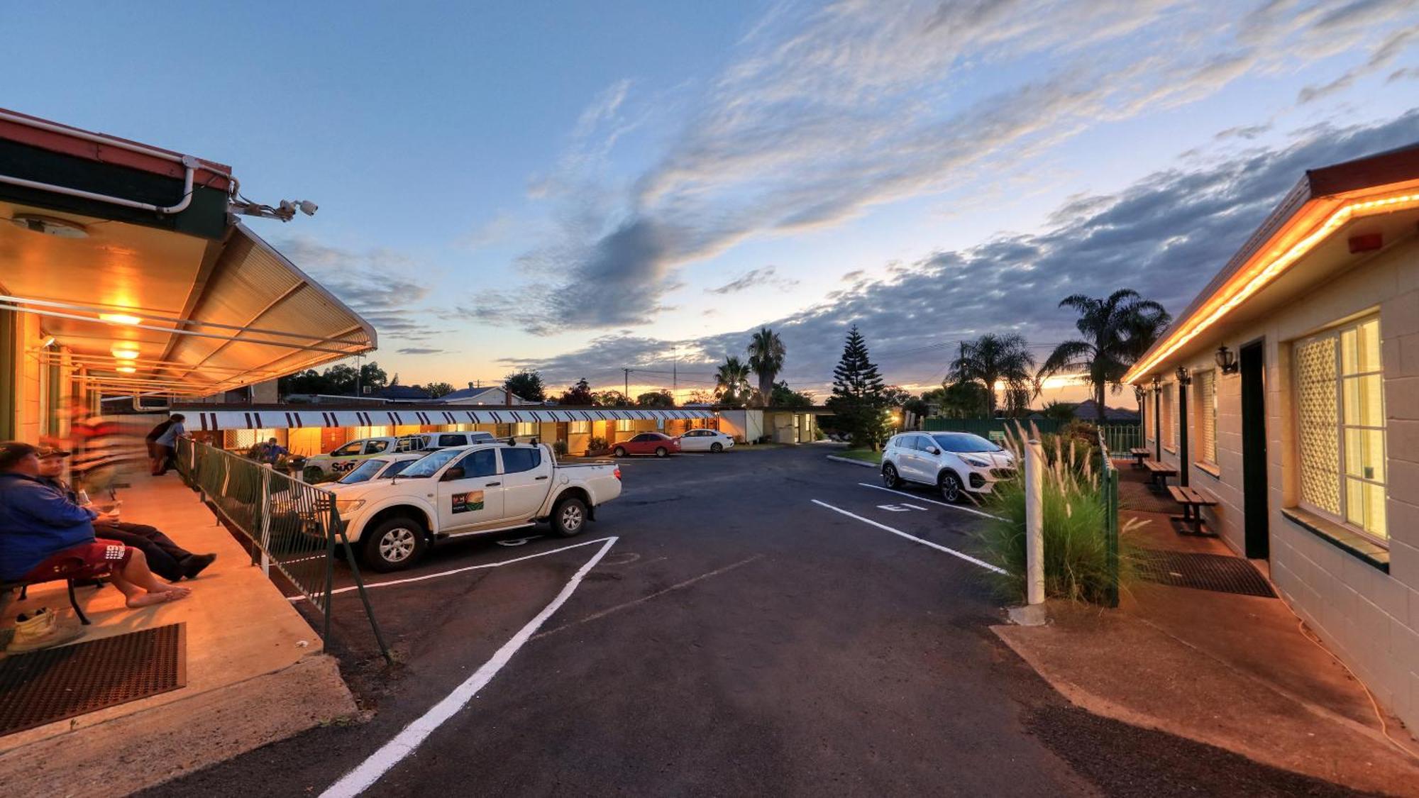 Golden Peak Motel Peakhill Peak Hill Ngoại thất bức ảnh